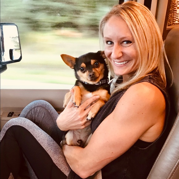 Meet your Posher, Lisa - Picture 3 of 3